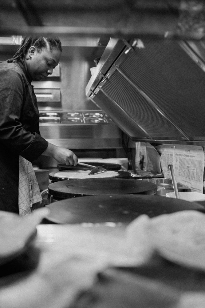 Reportage en plein service à la Crêperie du Port, par Cathy Line
